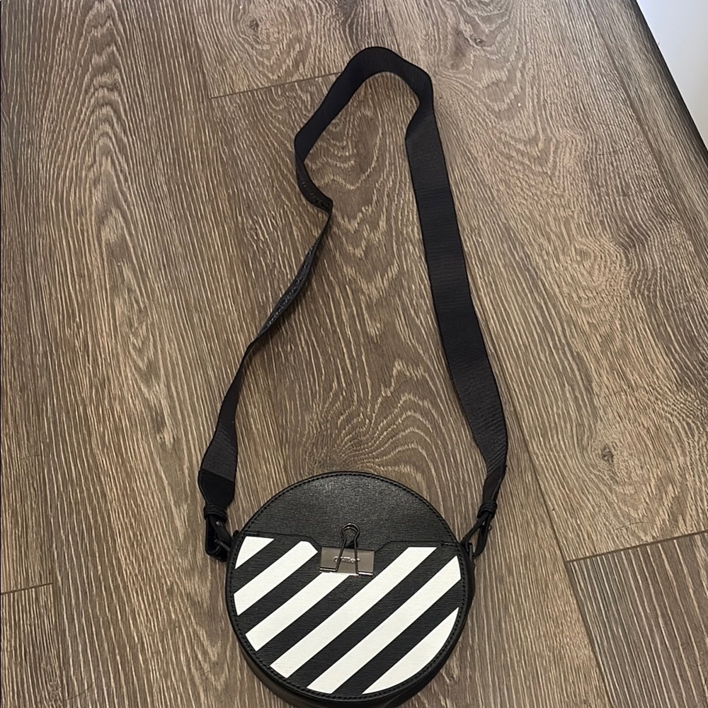 Stylish Black and White Striped Crossbody Bag